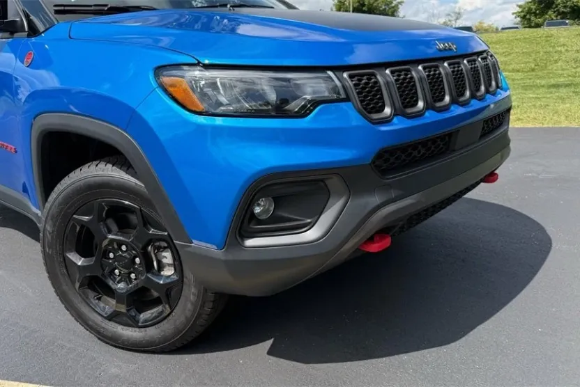 2024 Jeep Compass Trailhawk photo 1