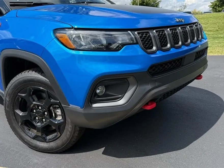 2024 Jeep Compass Trailhawk photo 1