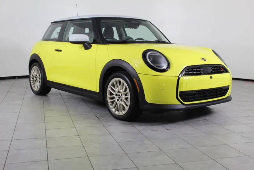 2025 Mini Cooper 2 Door Hardtop Iconic photo 1