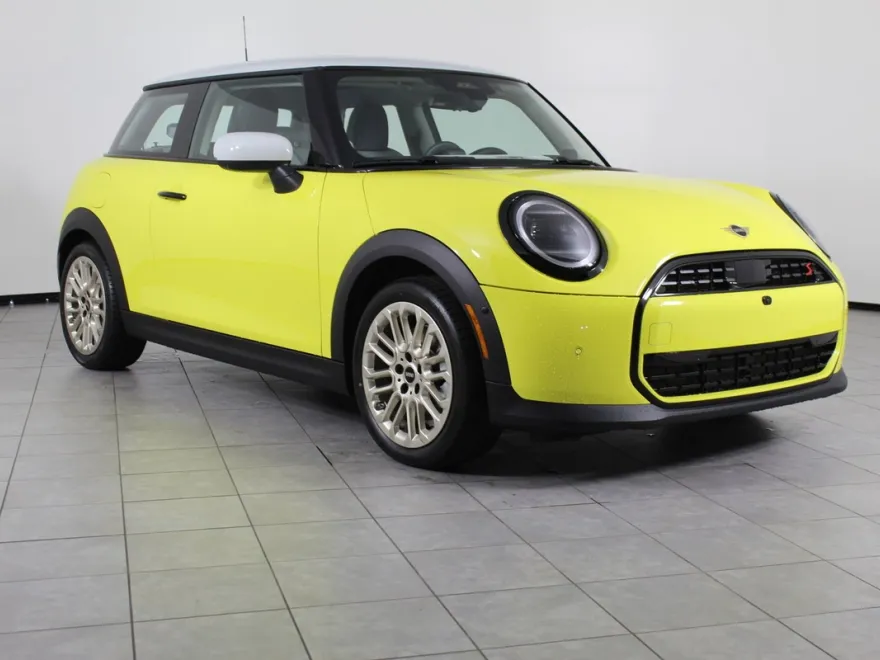 2025 Mini Cooper 2 Door Hardtop Iconic photo 1