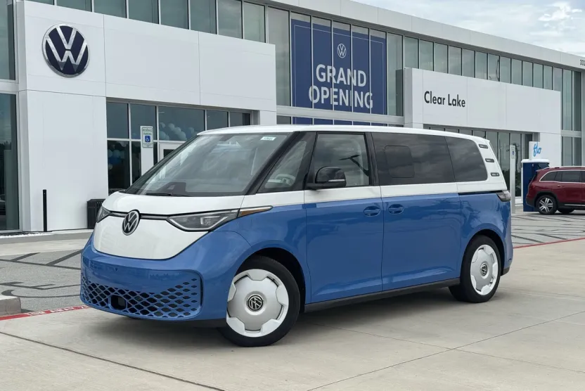 2025 Volkswagen ID. Buzz photo 1
