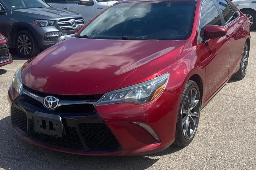 2015 Toyota Camry XSE photo 1