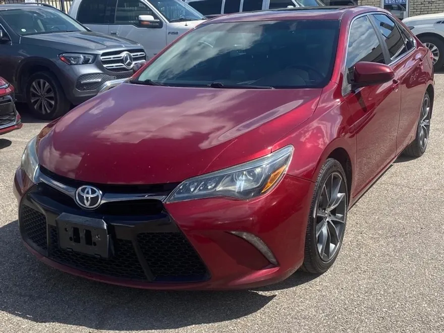 2015 Toyota Camry XSE photo 1