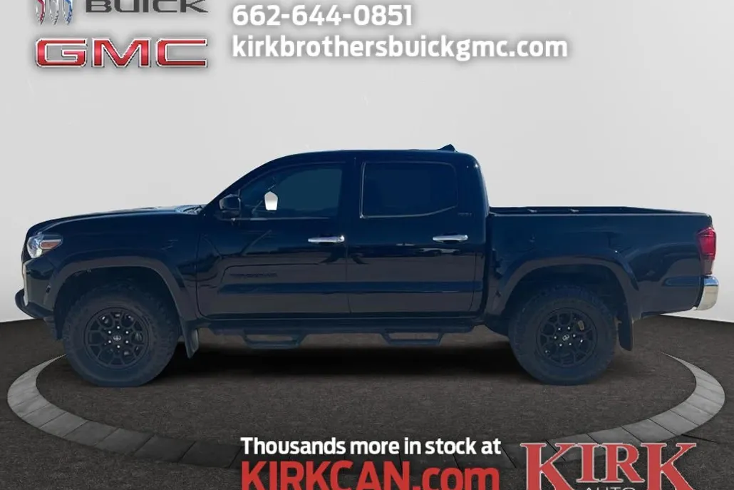2020 Toyota Tacoma SR5 photo 1