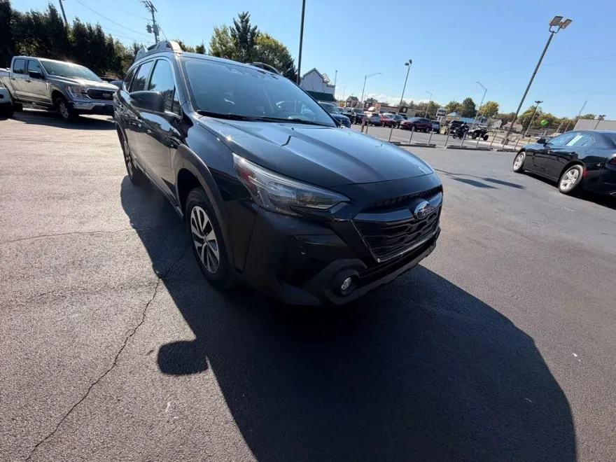 2023 Subaru Outback Premium photo 1