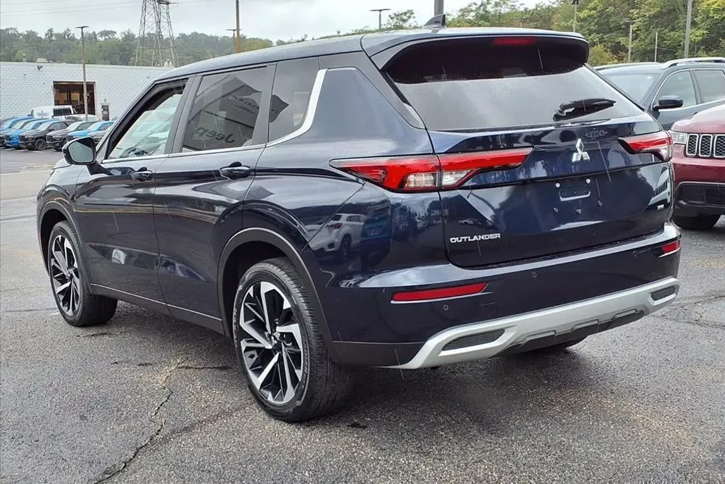 2024 Mitsubishi Outlander SE 2.5 photo 1