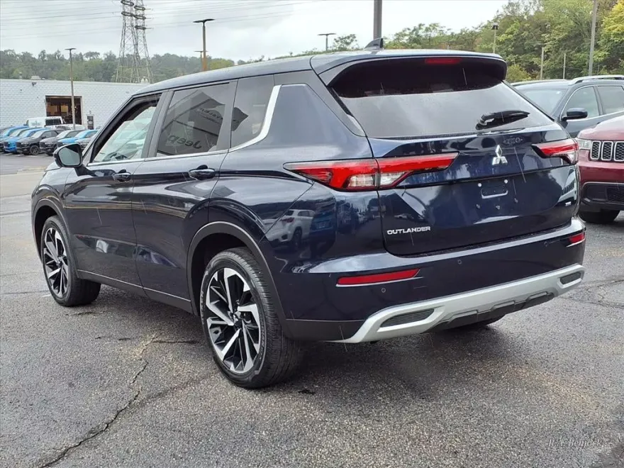 2024 Mitsubishi Outlander SE 2.5 photo 1