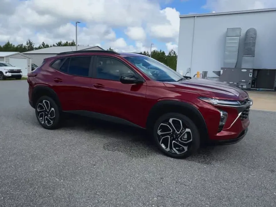 2025 Chevrolet Trax photo 1