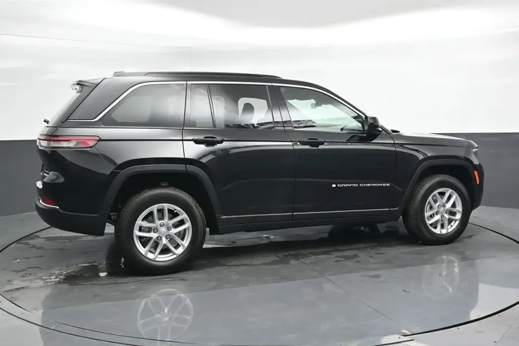 2025 Jeep Grand Cherokee Laredo X photo 1