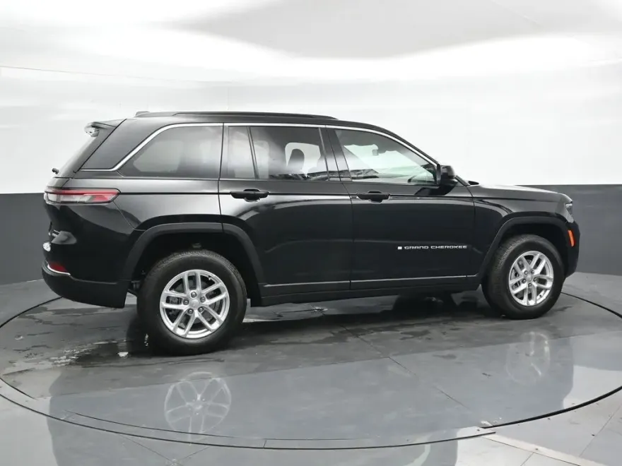 2025 Jeep Grand Cherokee Laredo X photo 1