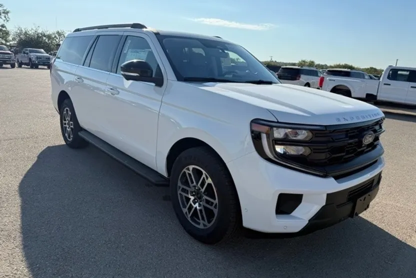 2025 Ford Expedition MAX photo 1