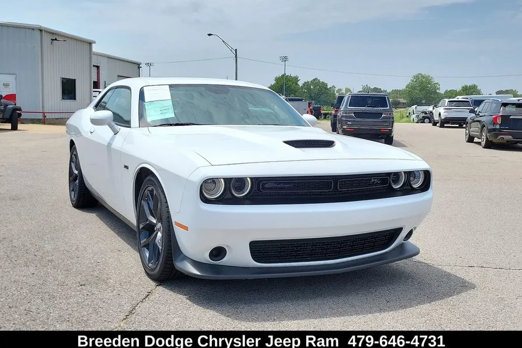 2023 Dodge Challenger R/T photo 1