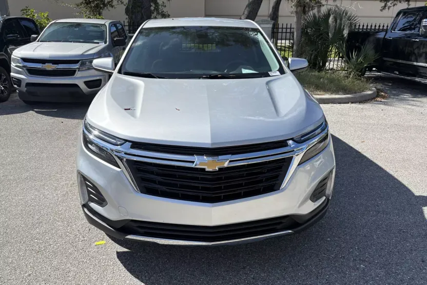 2022 Chevrolet Equinox LT photo 1