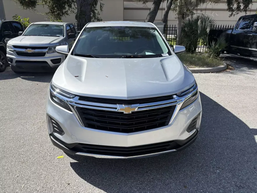 2022 Chevrolet Equinox LT photo 1