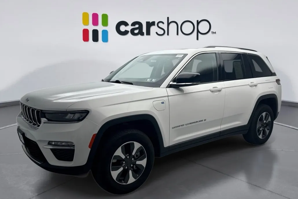 2023 Jeep Cherokee 4xe photo 1