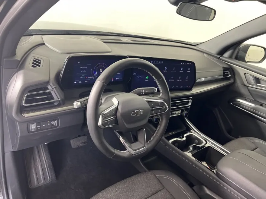 2025 Chevrolet Traverse photo 1