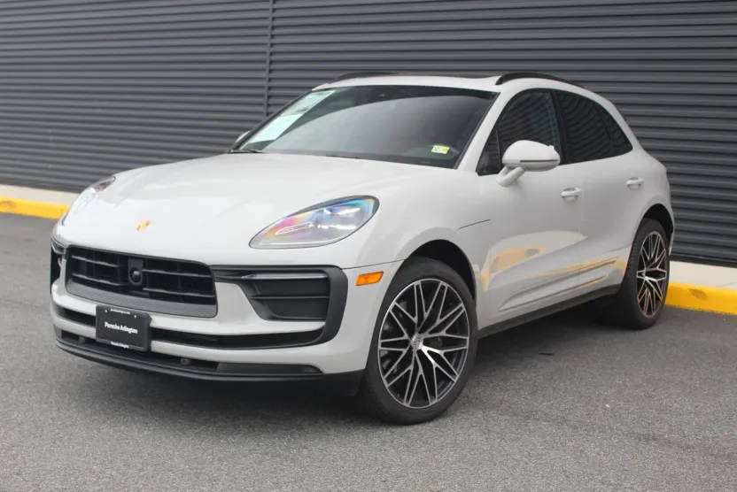 2025 Porsche Macan T photo 1