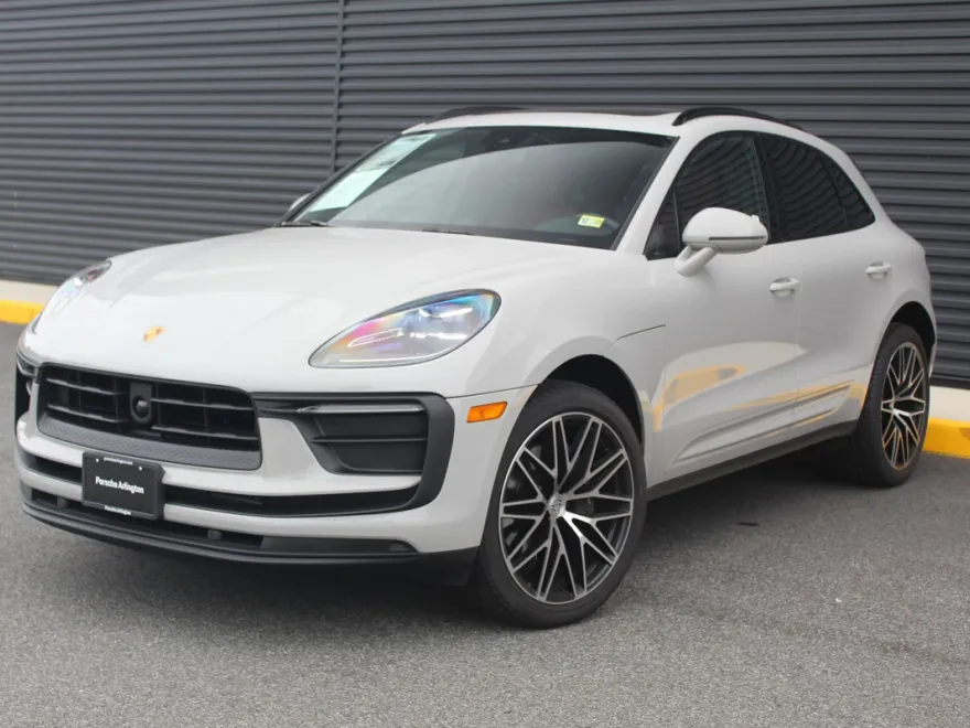 2025 Porsche Macan T photo 1
