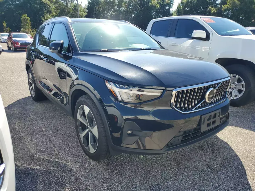 2023 Volvo XC40 Plus photo 1