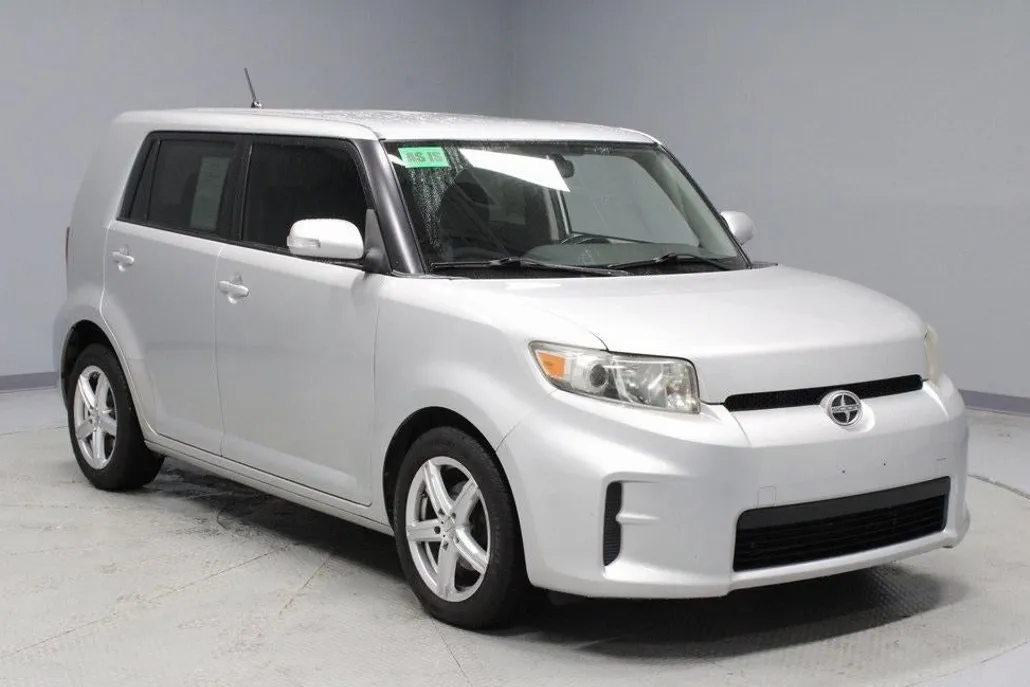 2011 Scion xB Base photo 1