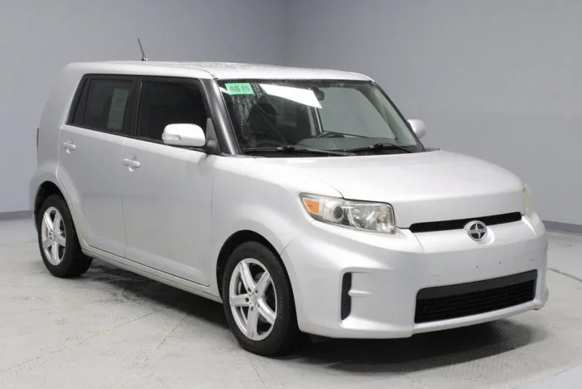 2011 Scion xB Base photo 1