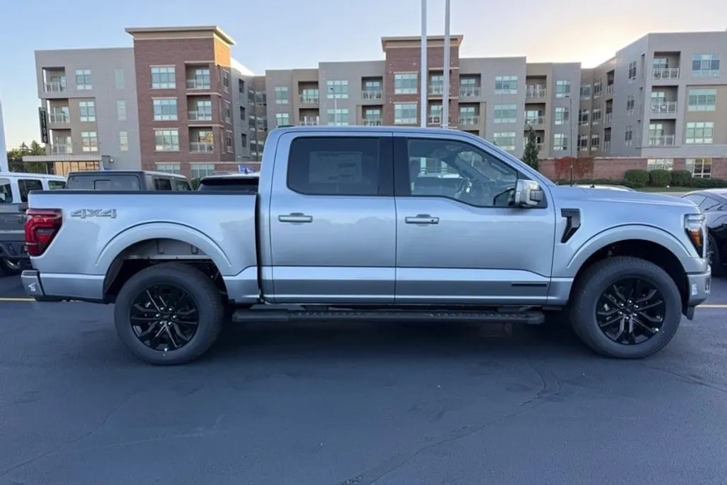 2025 Ford F-150 Lariat photo 1