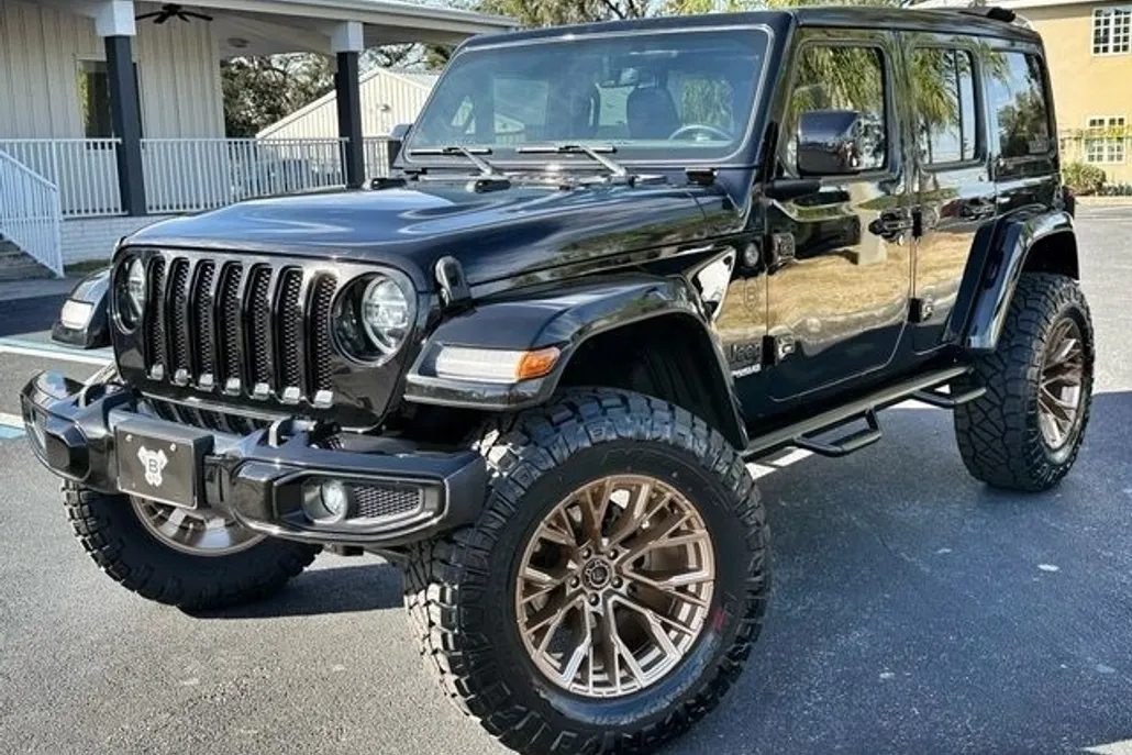 2021 Jeep Wrangler Unlimited High Altitude Sahara photo 1