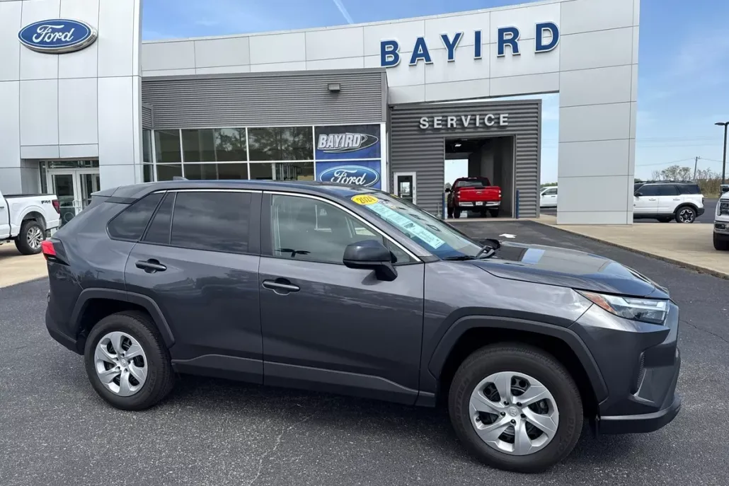 2024 Toyota RAV4 LE photo 1