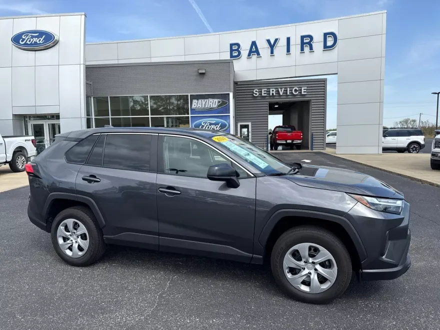 2024 Toyota RAV4 LE photo 1