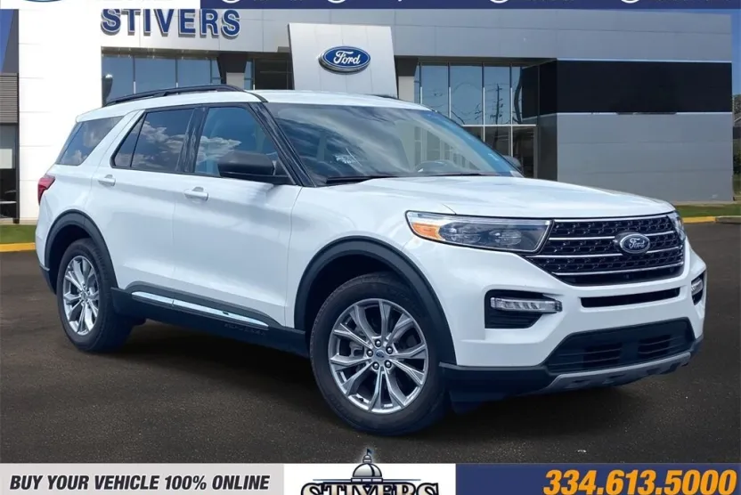 2023 Ford Explorer XLT photo 1