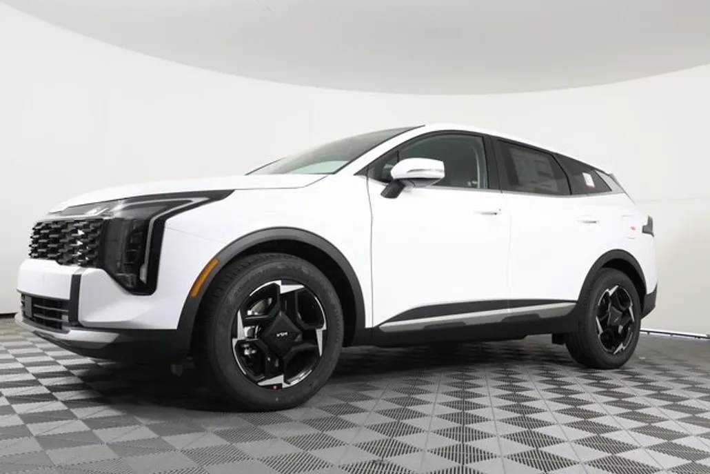 2026 Kia Sportage EX photo 1
