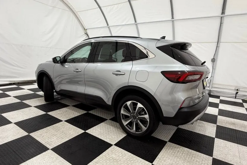 2023 Ford Escape Platinum photo 1