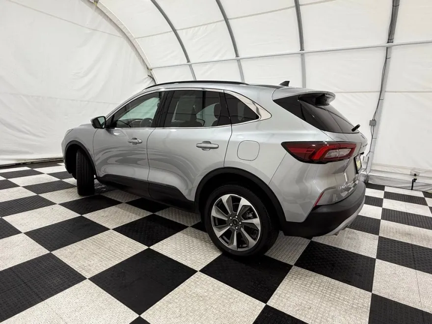 2023 Ford Escape Platinum photo 1