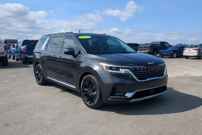2022 Kia Carnival SX photo 1