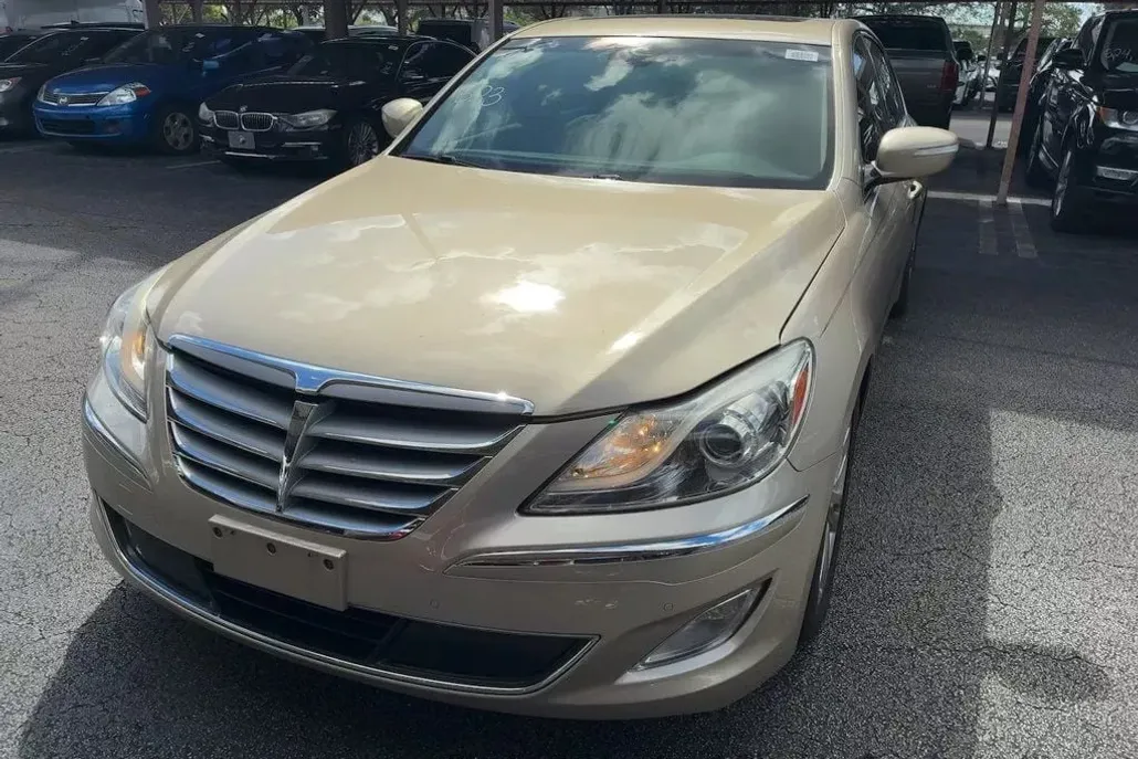 2012 Hyundai Genesis 3.8 photo 1