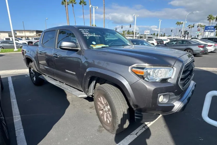 2019 Toyota Tacoma SR5 photo 1