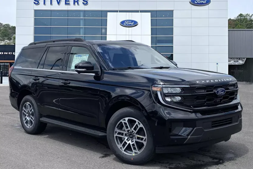 2025 Ford Expedition XLT photo 1