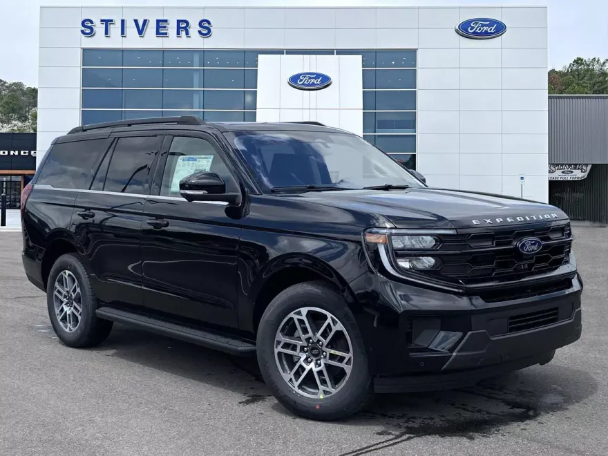 2025 Ford Expedition XLT photo 1
