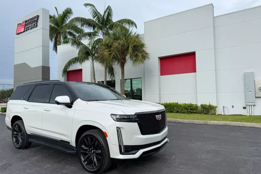 2023 Cadillac Escalade Sport photo 1