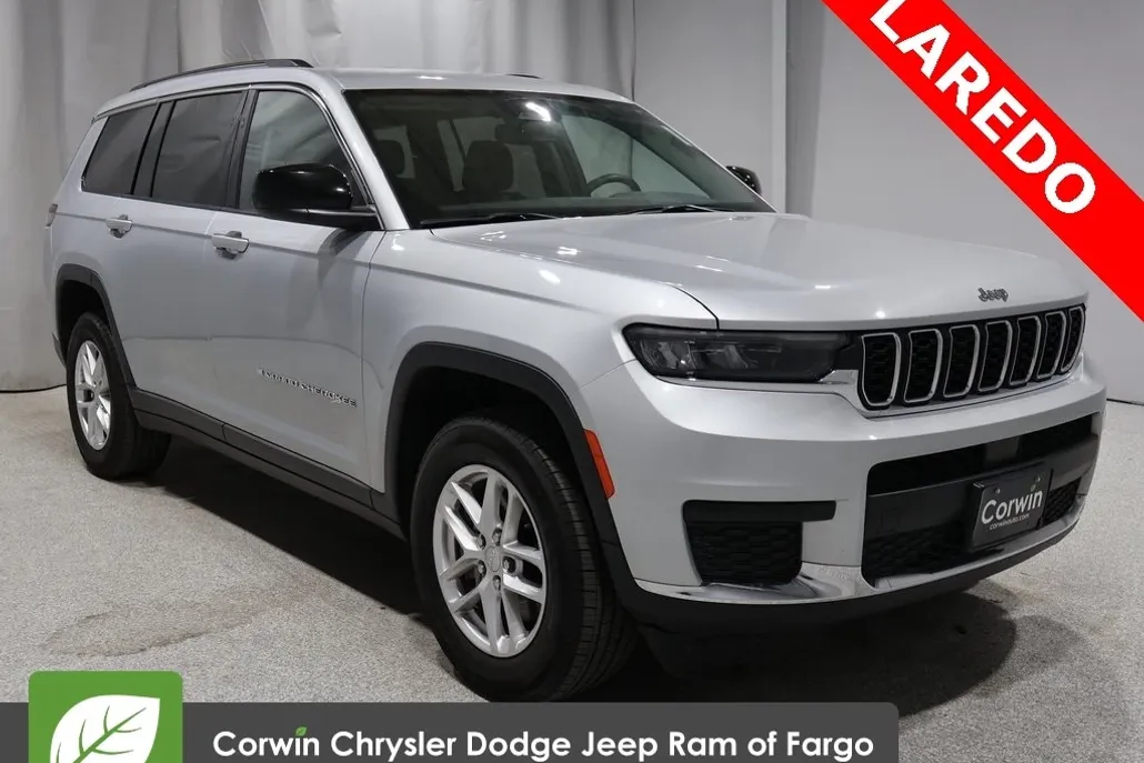2023 Jeep Grand Cherokee Laredo photo 1