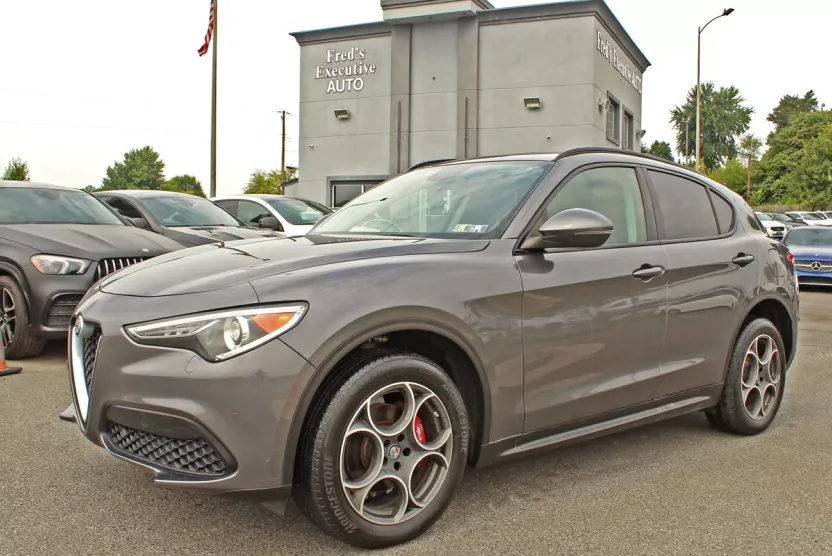 2018 Alfa Romeo Stelvio Sport photo 1