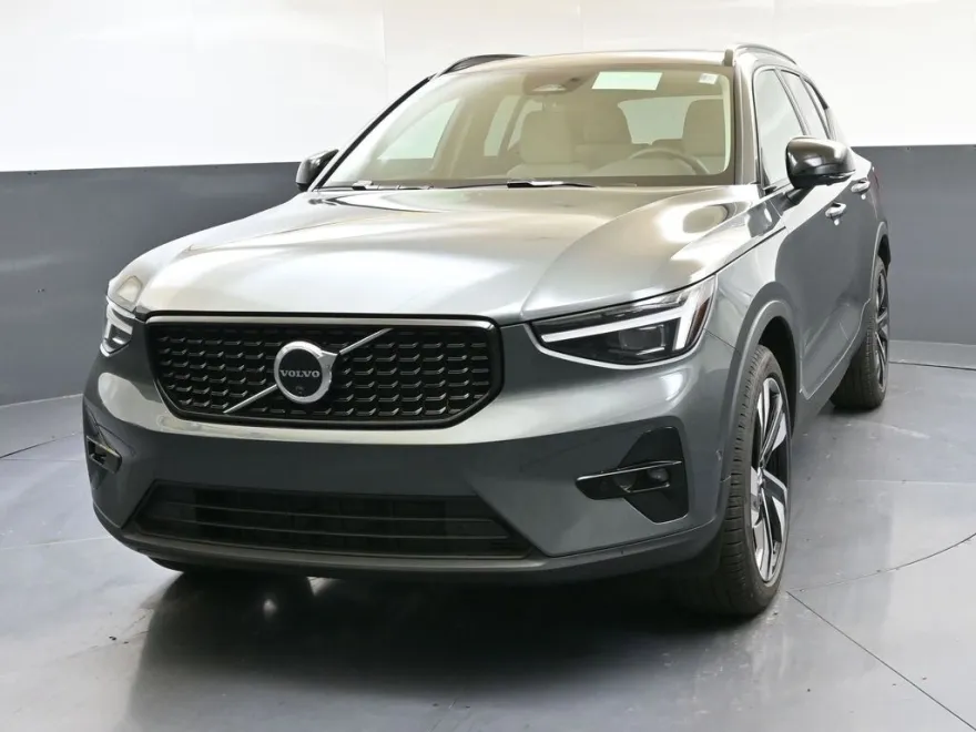 2026 Volvo XC40 photo 1