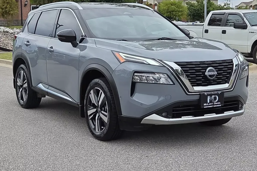 2022 Nissan Rogue Platinum photo 1