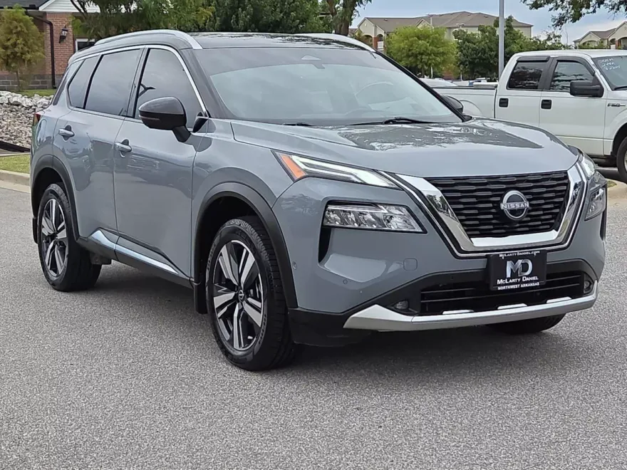 2022 Nissan Rogue Platinum photo 1