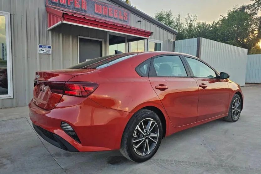 2022 Kia Forte FE photo 1