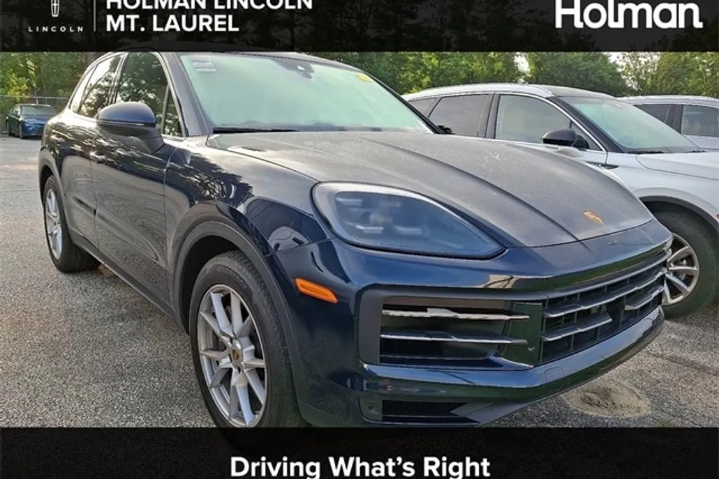 2024 Porsche Cayenne Base photo 1