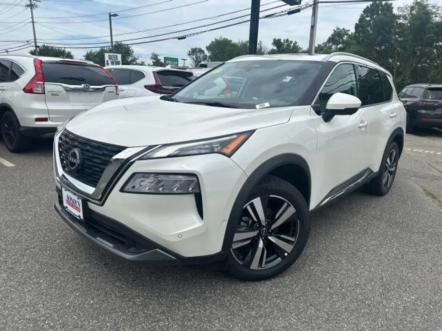 2023 Nissan Rogue SL photo 1