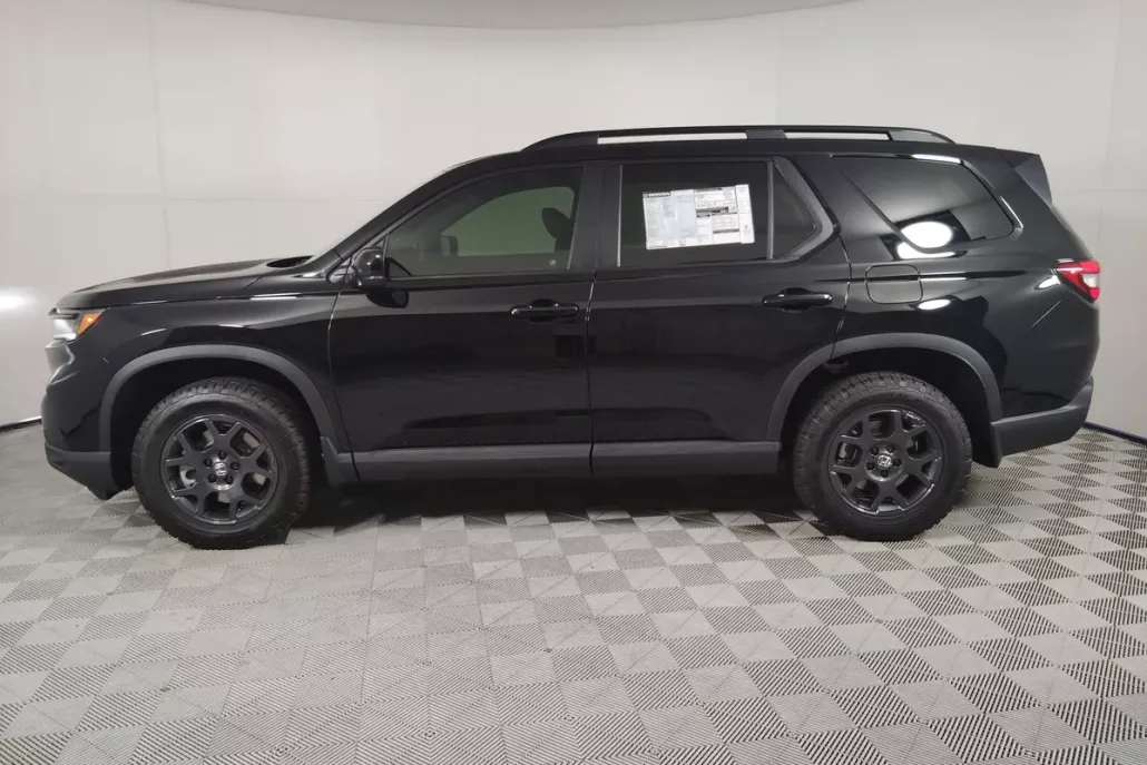 2025 Honda Pilot TrailSport photo 1