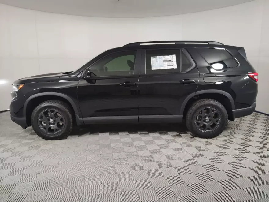 2025 Honda Pilot TrailSport photo 1