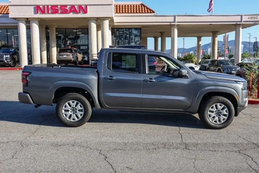 2024 Nissan Frontier SV photo 1
